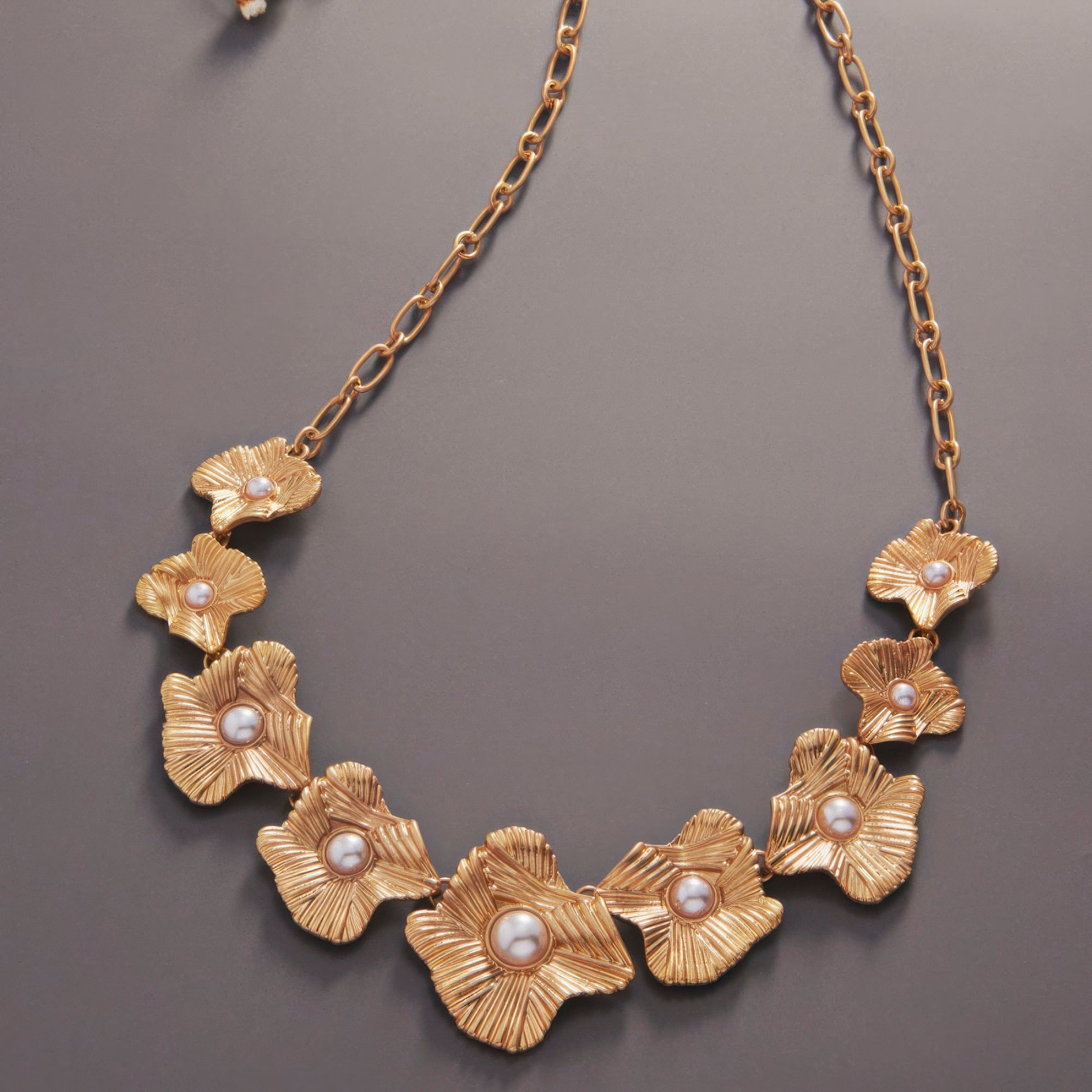 Flower shaped vintage pearl station short necklace JoySkyBoutique